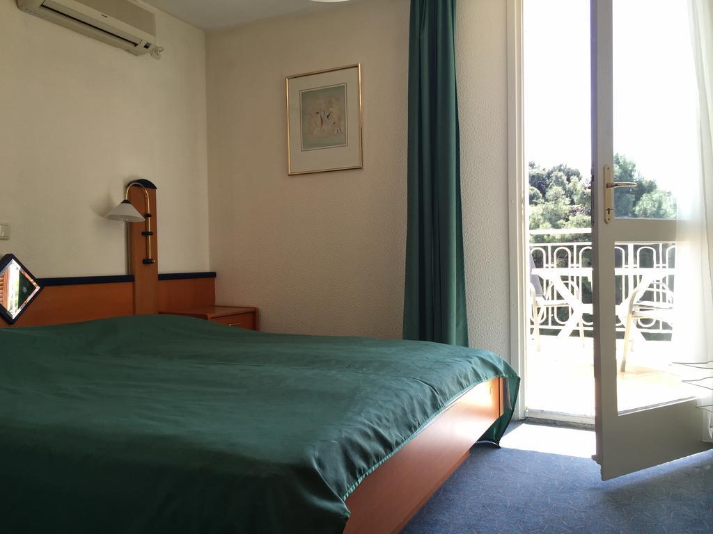 Hotel โอปาติยา ภายนอก รูปภาพ