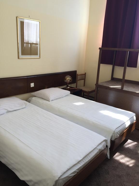 Hotel โอปาติยา ภายนอก รูปภาพ