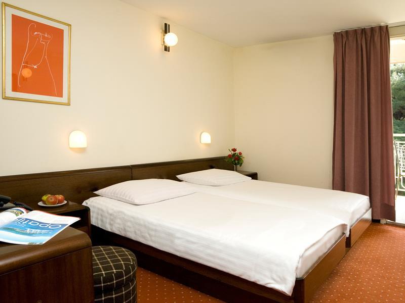 Hotel โอปาติยา ภายนอก รูปภาพ