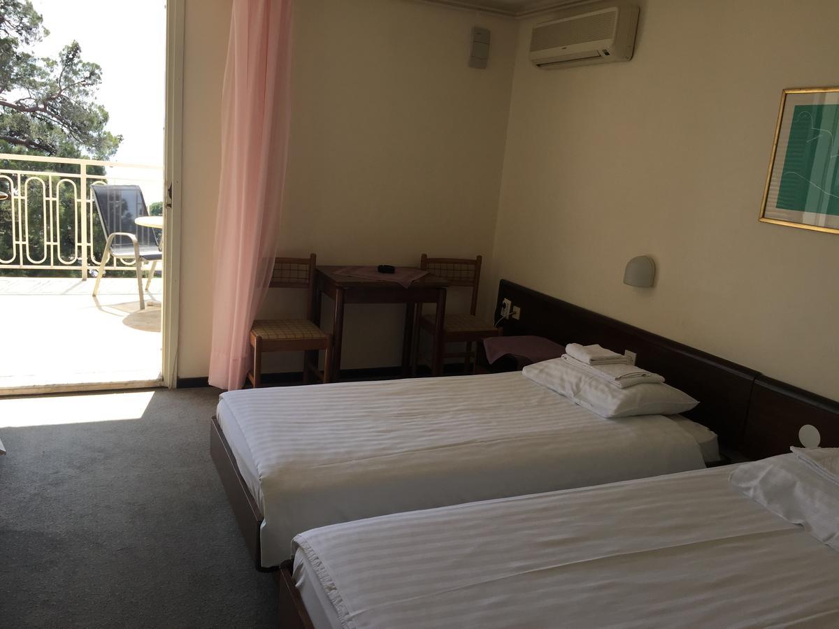 Hotel โอปาติยา ภายนอก รูปภาพ