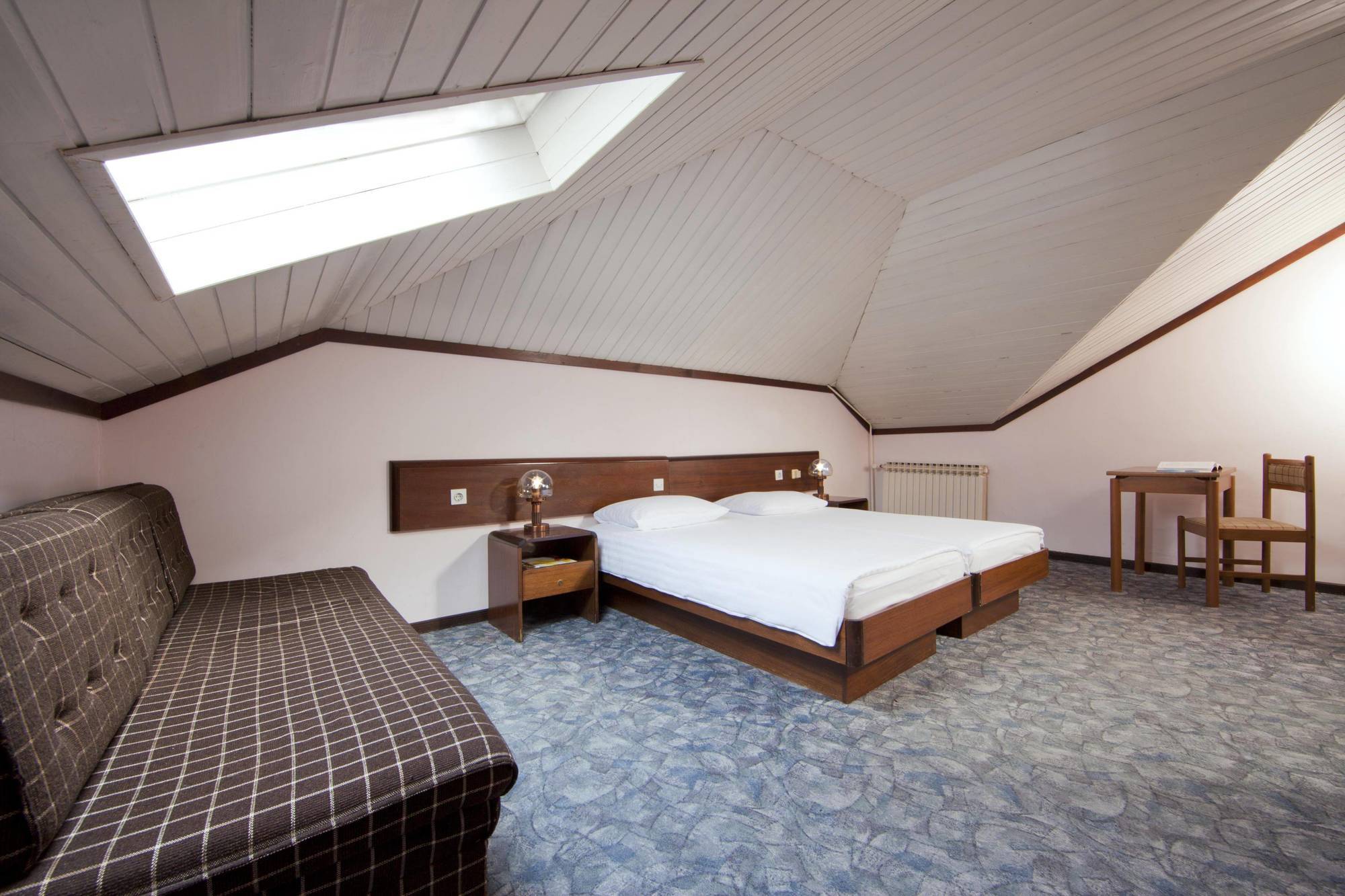 Hotel โอปาติยา ภายนอก รูปภาพ
