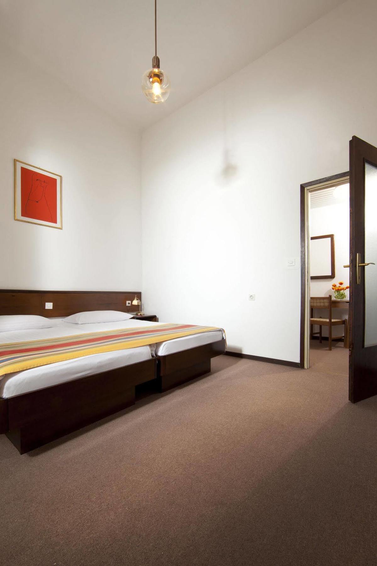 Hotel โอปาติยา ภายนอก รูปภาพ