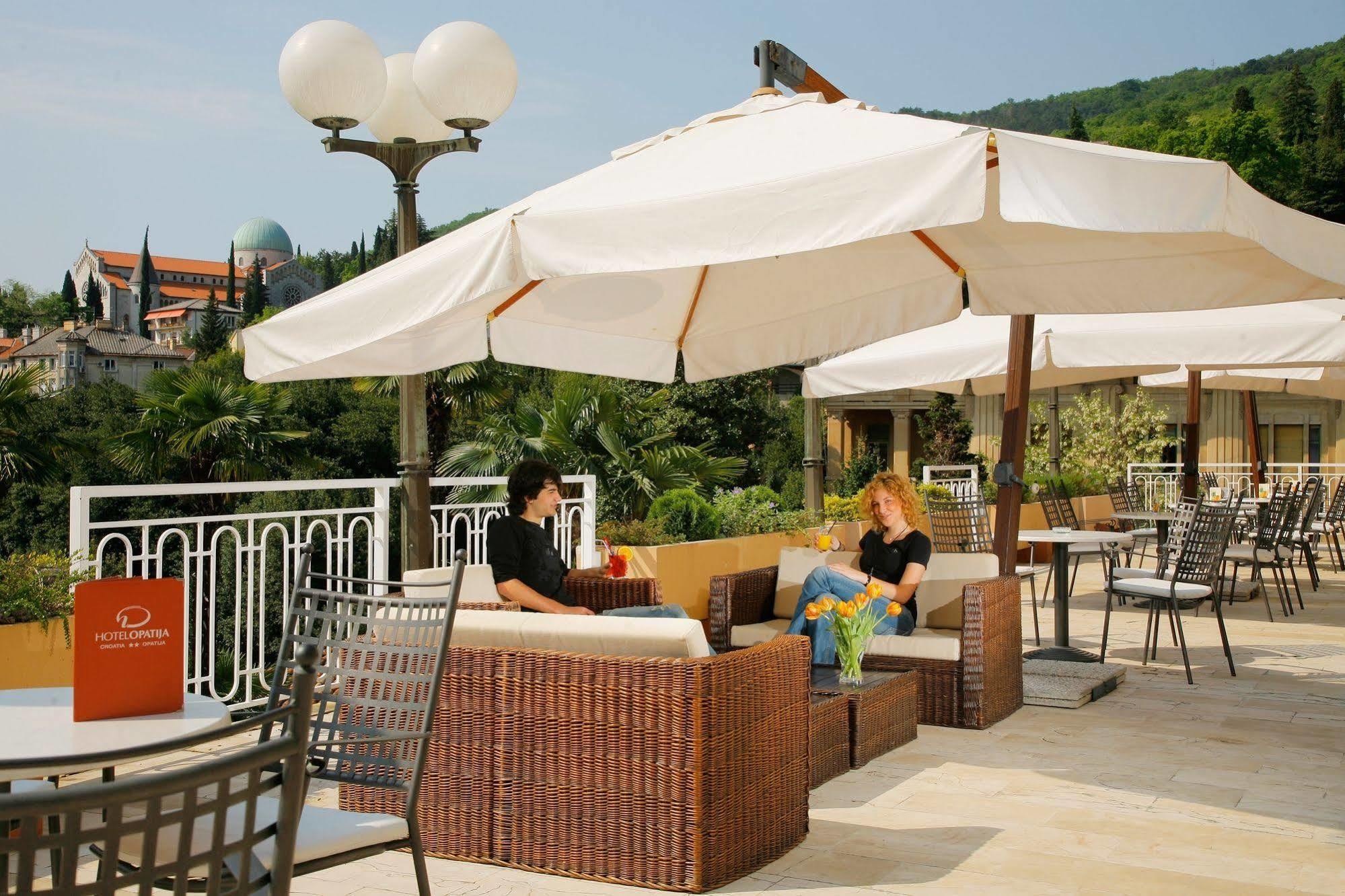 Hotel โอปาติยา ภายนอก รูปภาพ